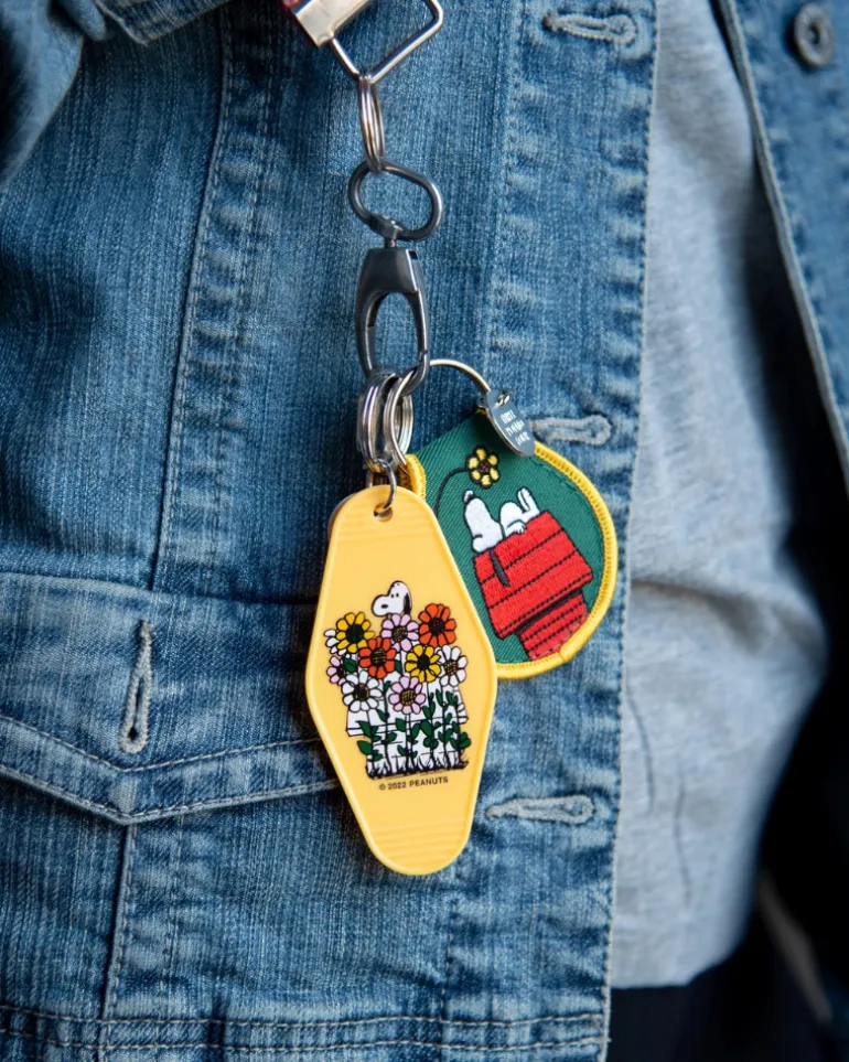 Snoopy Keychain in Doghouse Flower or Red Heart